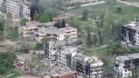Drone footage shows destruction in Ukrainian village of Ocheretyne – video