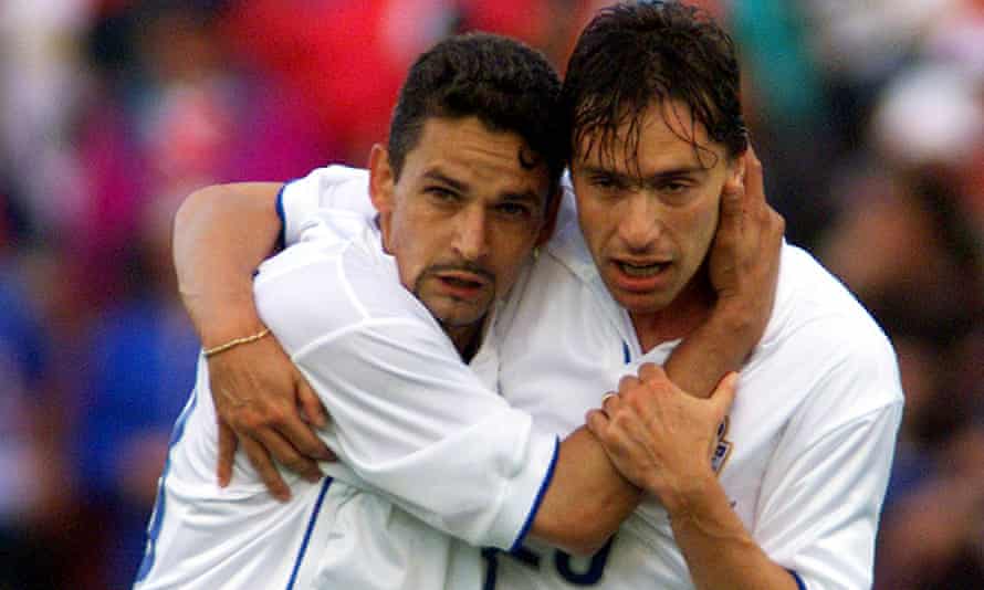 Enrico Chiesa (right) with Roberto Baggio
