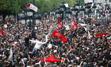 Protests in front of the interior ministry building in Tunis on 14 January 2011