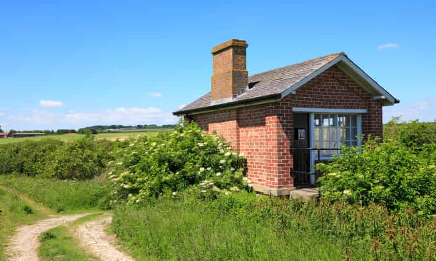 A disused signal box on the Hudson Way.