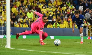Christian Pulisic misses a sitter.