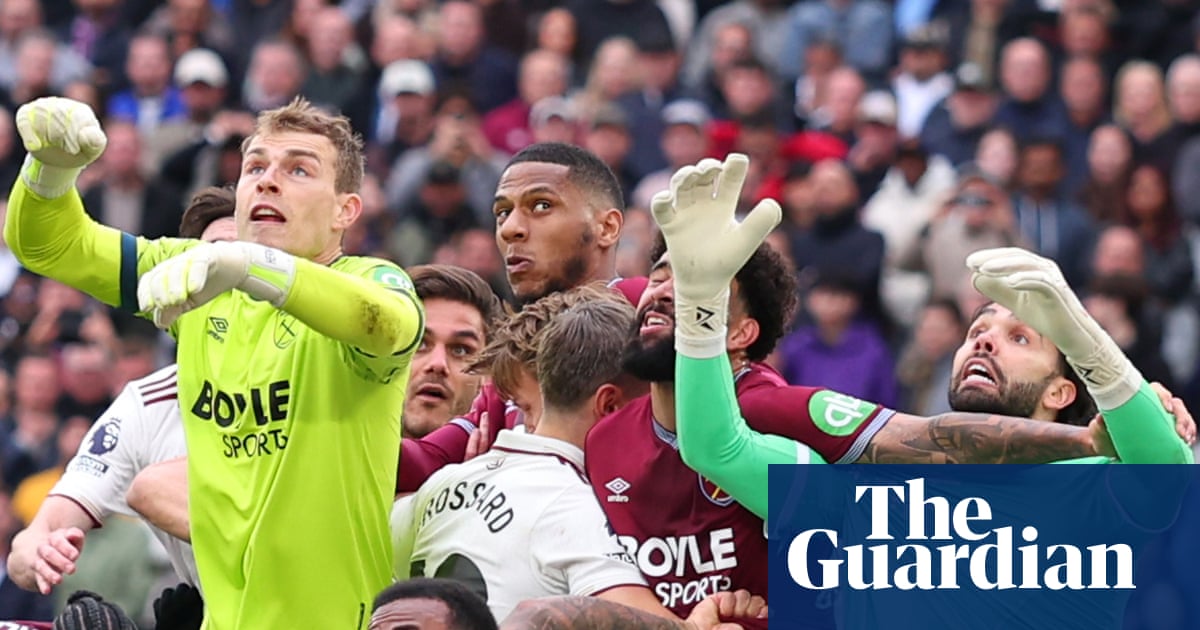 West Ham to lodge complaint with referee chiefs over disallowed goal against Arsenal