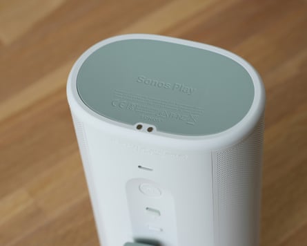 The rubberised base of the Sonos Play speaker.