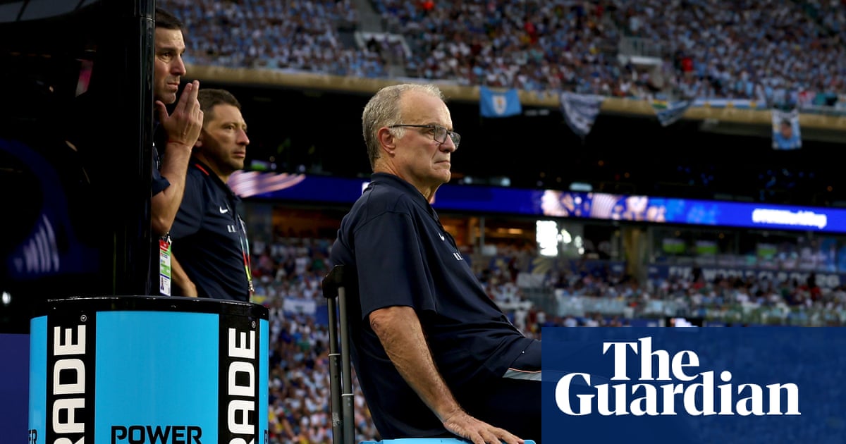 Bielsa’s first meeting with former pupil De la Fuente comes at fractious moment for Uruguay