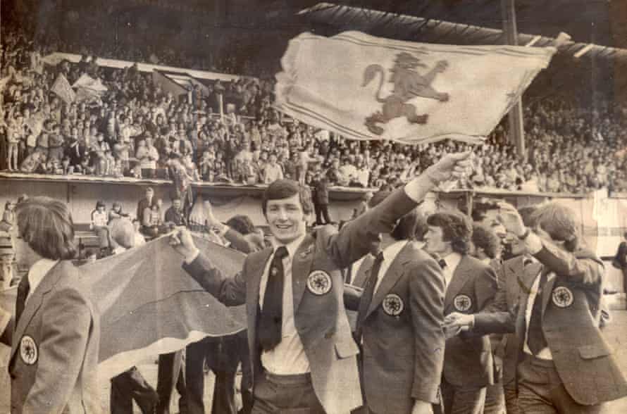 Scotland’s captain Bruce Rioch and other members of the 1978 World Cup Squad wave goodbye to fans at Hampden Park.