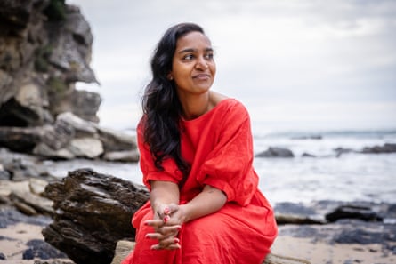 Zoya Patel, sur l'une de ses plages secrètes préférées où elle passe du temps avec son partenaire et sa famille.