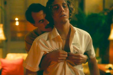 Armond unbuttons Dillon’s shirt in The White Lotus.