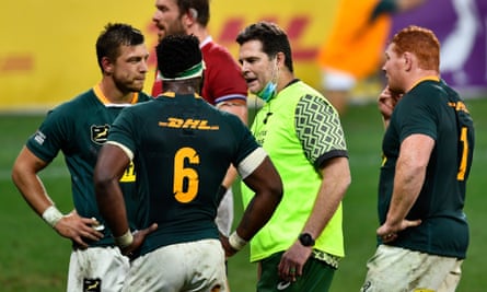 Rassie Erasmus speaks to the South Africa players