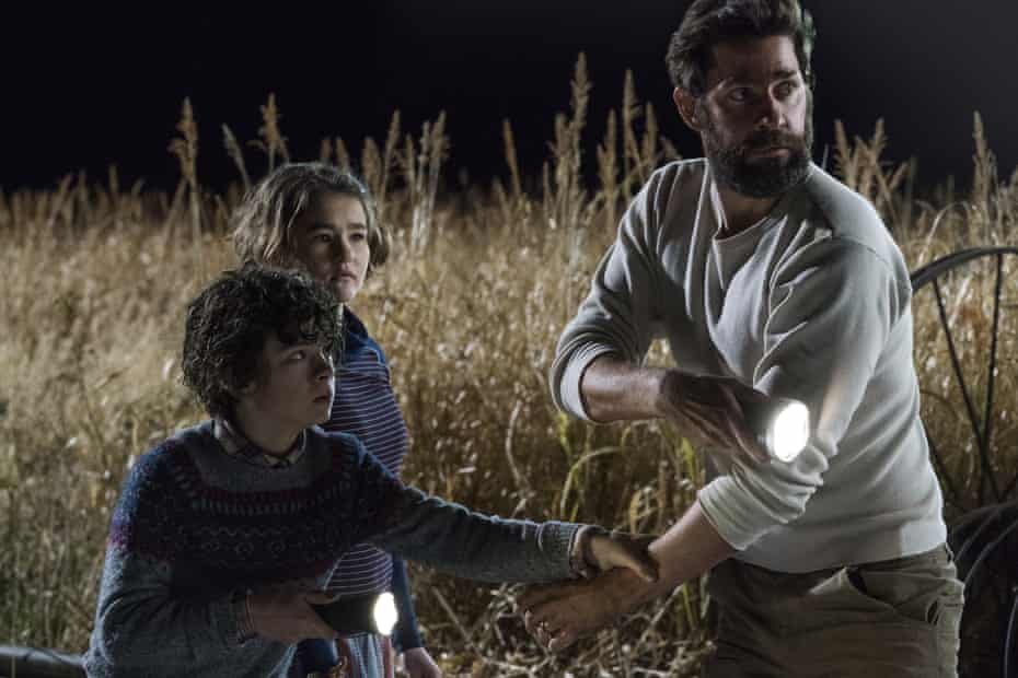 Keep shtumm ... Noah Jupe, Millicent Simmonds and John Krasinski in A Quiet Place.