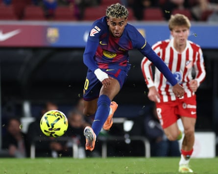 Lamine Yamal successful action for Barcelona against Atlético