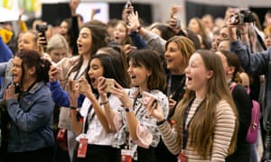 Fans in a frenzy at online video conference VidCon Australia. 