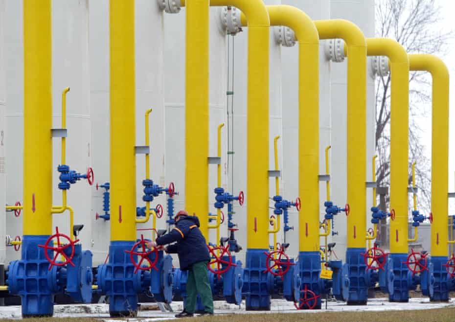 Ukrainian operator controls pipes at main pipeline in village of Boyarka