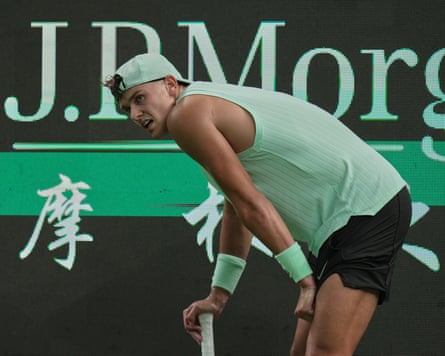 Holger Rune feels the heat at the Shanghai Masters