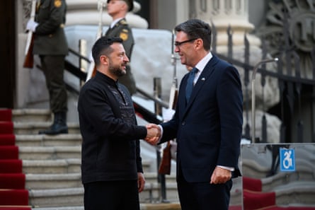 Volodymyr Zelenskyy and Andy Burnham shaking hands.