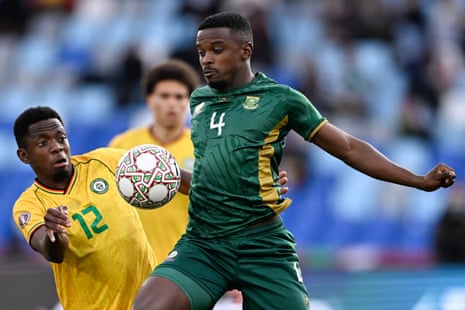 Zimbabwe’s midfielder Bill Antonio closes in on South Africa’s midfielder Teboho Mokoena.