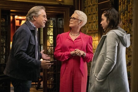 Jamie Lee Curtis with Don Johnson and Ana de Armas in Knives Out.