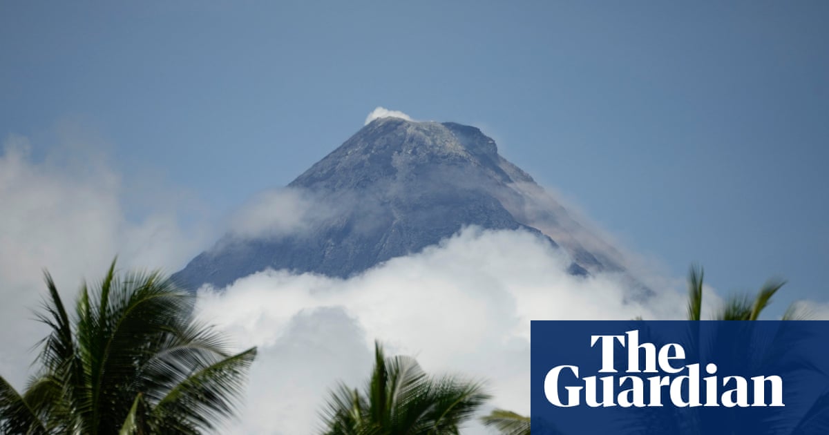 Weather tracker: tropical storm brings torrential rain to Philippines