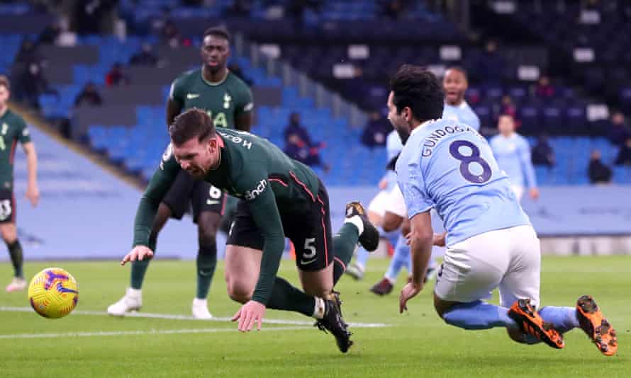 Ilkay Gündogan is brought down inside the penalty area by a clumsy challenge from Pierre-Emile Højbjerg.