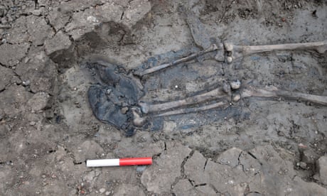 Skeletons found in London archaeology dig reveal noxious environs |  Archaeology | The Guardian