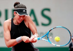 Muguruza takes the first set.