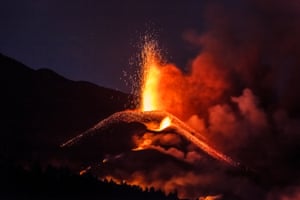 Lava from the Cumbre Vieja volcano
