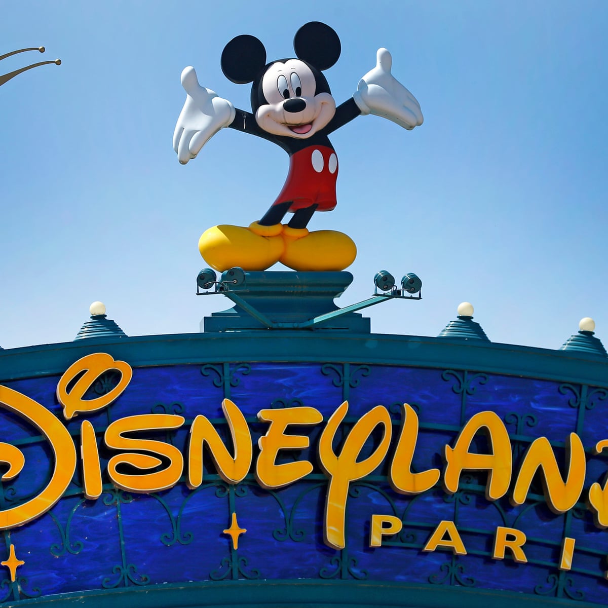 Disneyland Paris Closes Its Doors On A Ticket Refund Money The Guardian