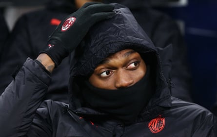 Rafael Leão sitting on the bench at kick-off.