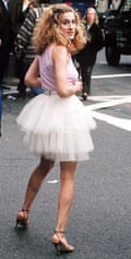 Sarah Jessica Parker as Carrie Bradshaw during the filming of Sex in the City in New York in 1998.