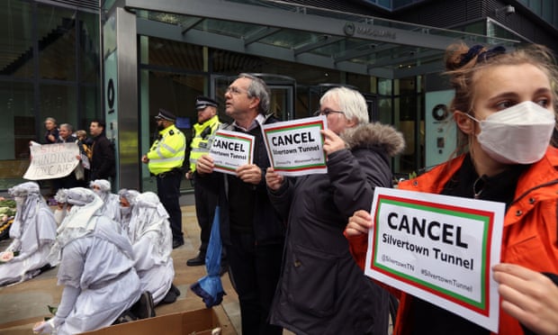 Anti-pollution protestors demonstrate outside Silvertown Tunnel contractor Macquarie in October 2021.