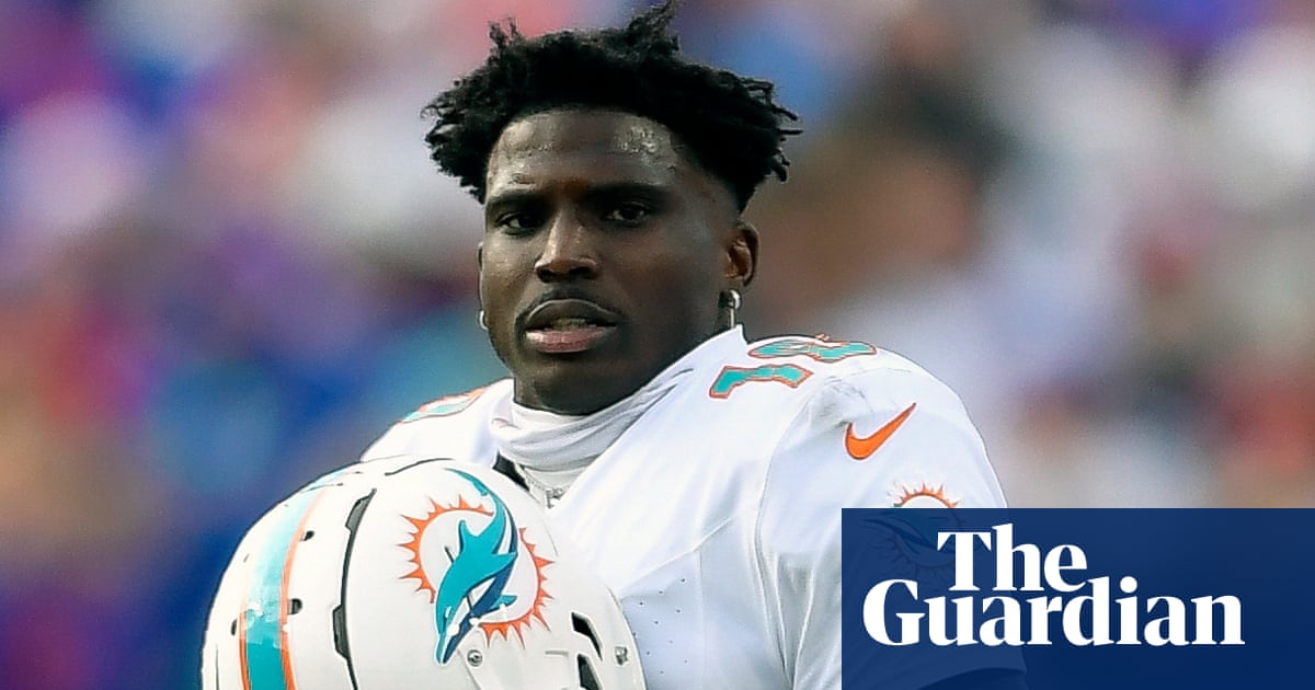 ドルフィンズはスターレシーバーのタイリーク・ヒルを解雇し、サラリーキャップのスペースを2,300万ドル空ける ドルフィンズはスターレシーバーのタイリーク・ヒルを解雇し、サラリーキャップのスペースを2,300万ドル空ける