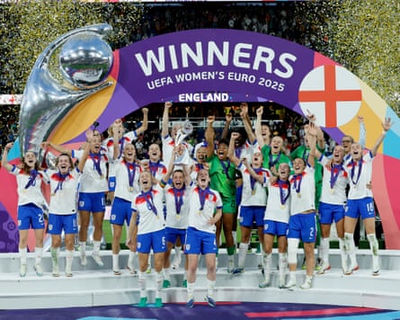England v Spain - UEFA Women's EURO 2025 Final<br>Jess Park, Lauren Hemp, Maya Le Tissier, Grace Clinton, Aggie Beever-Jones; Alessia Russo, Leah Williamson, Keira Walsh, Ella Toone, Khiara Keating, Georgia Stanway, Jess Carter, Michelle Agyemang, Alex Greenwood, Lucy Bronze, Chloe Kelly, Beth Mead; Hannah Hampton, Sarina Wiegman, Lauren James celebrate with trophy after winning the UEFA Women's EURO 2025 Final match between England and Spain at St. Jakob-Park on July 27, 2025 in Basel, Switzerland.
WARNING! This Photograph May Only Be Used For Newspaper And/Or Magazine Editorial Purposes. May Not Be Used For Publications Involving 1 player, 1 Club Or 1 Competition Without Written Authorisation From Football DataCo Ltd. For Any Queries, Please Contact Football DataCo Ltd on +44 (0) 207 864 9121