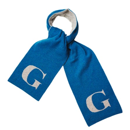 Hades scarf in blue and white with a G at the ends