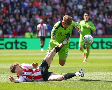 Keane Lewis-Potter of Brentford fouled by Emile Smith Rowe of Fulham.