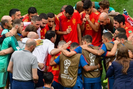 Spain’s players huddle before extra time.