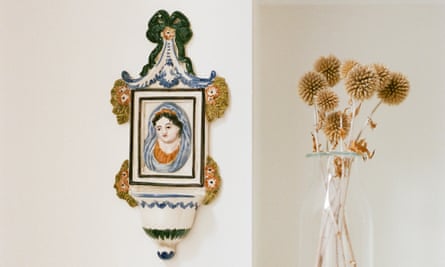 Acquasantiera from Bettina Ceramic.