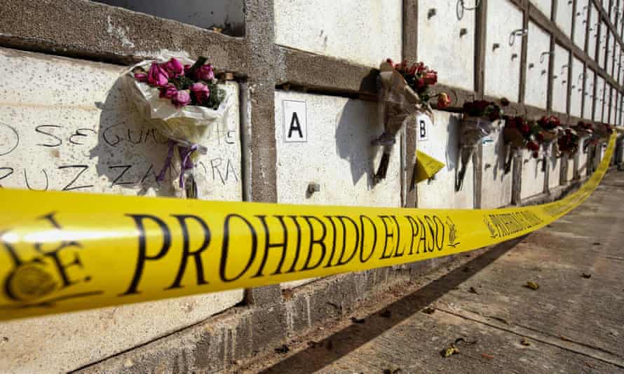 mexico cartel hangs bodies from city