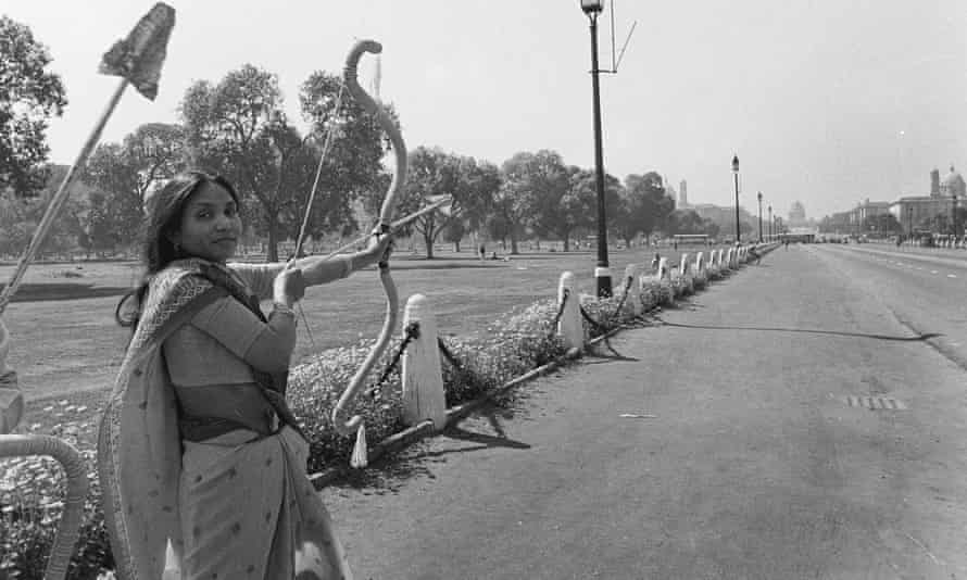 Phoolan Devi holding a bow and arrow.