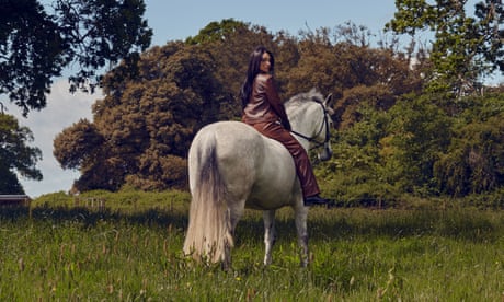 من درمانم را انجام داده ام. به سراغ گاس رفتم: ميبل و گاس، اسب نجات او.