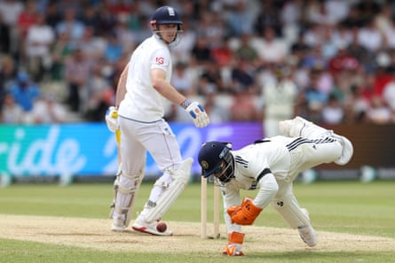 Rishabh Pant drops a catch off Harry Brook