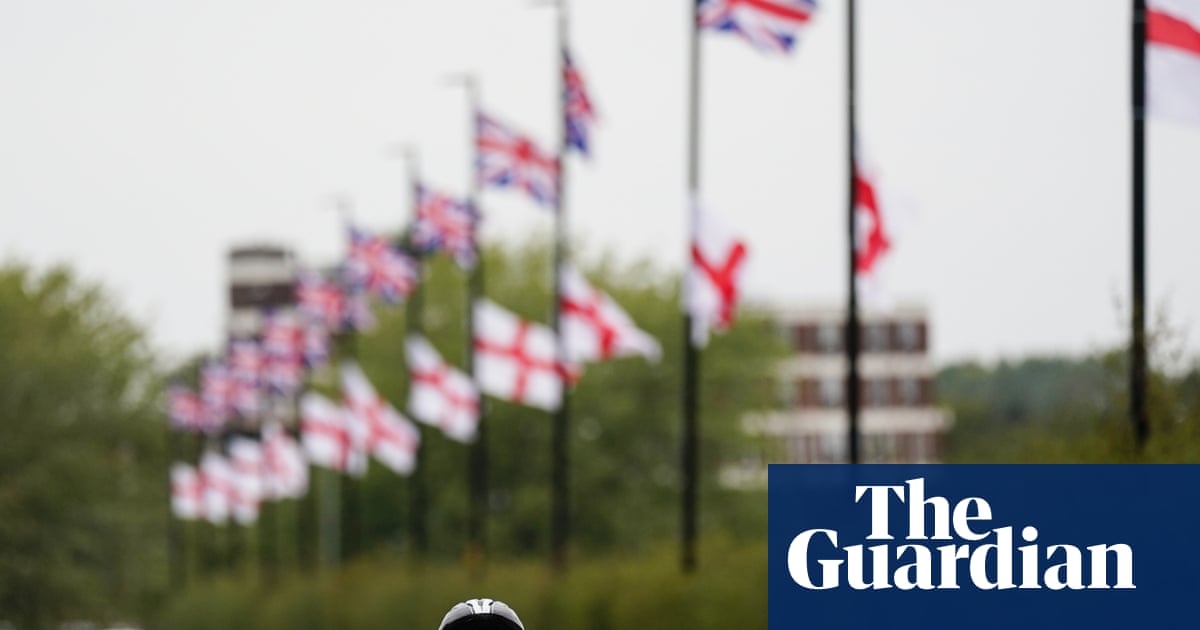 Nationalist group leaders agree to stop hoisting St George’s flags in Oxfordshire