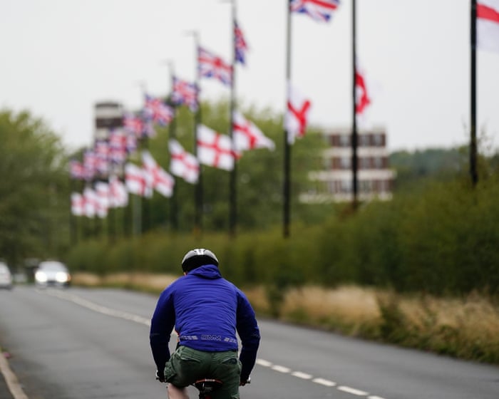 Nationalist group leaders agree to stop hoisting St George’s flags in Oxfordshire