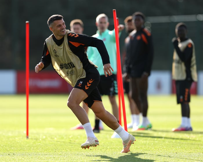 Sunderland hope to enjoy warmth in Portugal after 53 years away