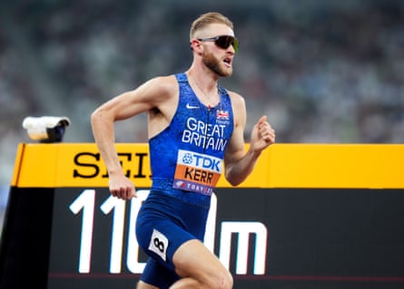 Josh Kerr running on the track in Tokyo