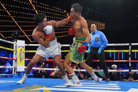 Puerto Rico’s Xander Zayas, left, punches Mexico’s Jorge Garcia during the 12th round of Saturday’s fight in New York.
