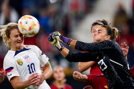 Lindsey Horan goes in for a header during the USA’s defeat to Spain.