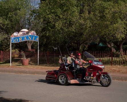 Como a extrema direita dos EUA acreditou no mito da perseguição da África do Sul branca