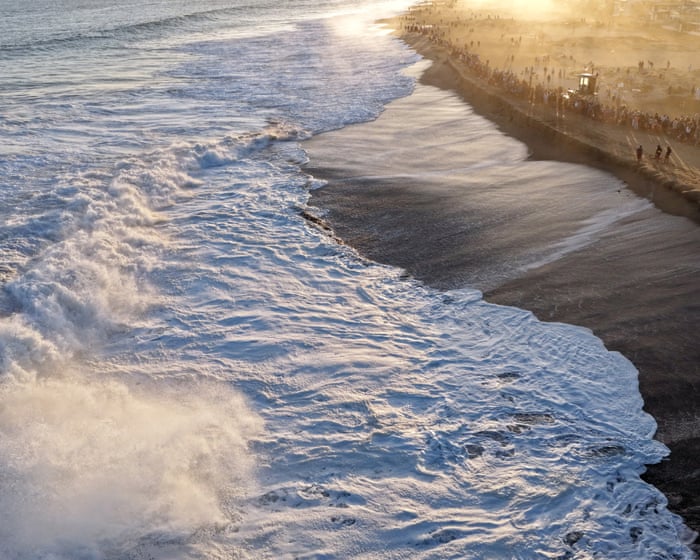 King tides along California coast prompt advisories following two deaths