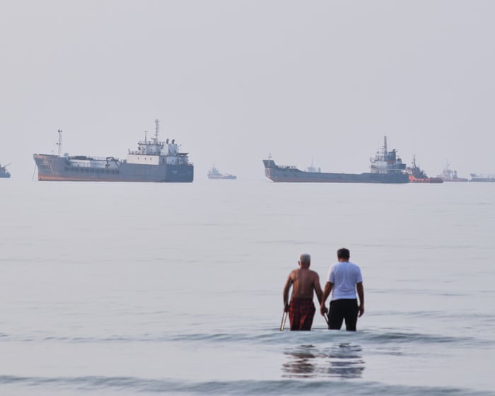 US launches third night of strikes on Iran as Trump announces Hormuz blockade