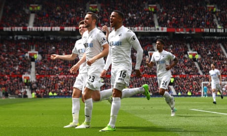 Manchester United stumble as Gylfi Sigurdsson seizes point for Swansea