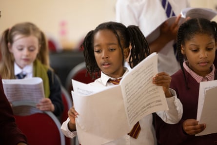 N’raeah reading from a hymn sheet